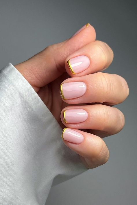 Simple, minimal manicures aren't as boring as you think! There are some gorgeous and elegant simple nail designs for you to try in this post! Nude Nails, Accent Nails, Nail Designs, Back To School Nails, School Nails, Cute Nails, Simple Nail Designs, Fabulous Nails, Christmas Nail Designs