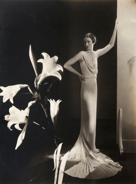 Bright young thing: the early work of Cecil Beaton – in pictures | Art and design | The Guardian David Lachapelle, Alfred Stieglitz, Annie Leibovitz, Diane Arbus, Cecil Beaton, Richard Avedon, Robert Mapplethorpe, 1920s, Cecil