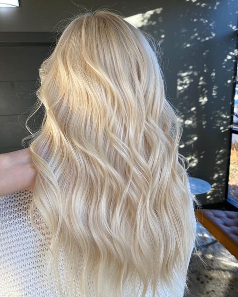 Blondes, Extensions, Shades Of Blonde Hair, Light Blonde Highlights, Light Blonde Balayage, Cream Blonde Hair, Icy Blonde Hair, Blonde With Highlights, Blonde Shades