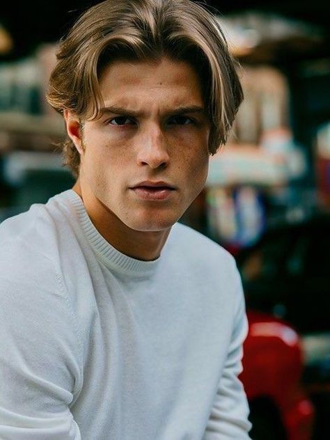 Stay on Point: Hottest Fall Middle Men's Part Hairstyles 2023 - mens-club.online Young Men Haircuts, Boyfriend Haircut, Blonde Guys, Blond, Mens Hairstyles Medium, Model, Medium Length Mens Haircuts, Light Brown Hair Men, Inspo