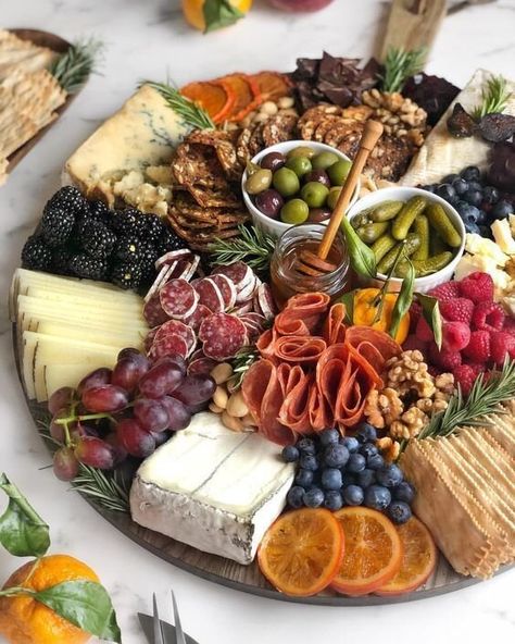 FOOD- One of the best ways to welcome guests to your home is to kick things off with a stellar appetizer. My fave is a loaded charcuterie board filled with our favorite snacks so people can graze while we put the finishing touches on dinner. Essen, Charcuterie And Cheese Board, Charcuterie Recipes, Charcuterie Platter, Charcuterie Inspiration, Food Platters, Food And Drink, Deilig Mat, Läcker Mat
