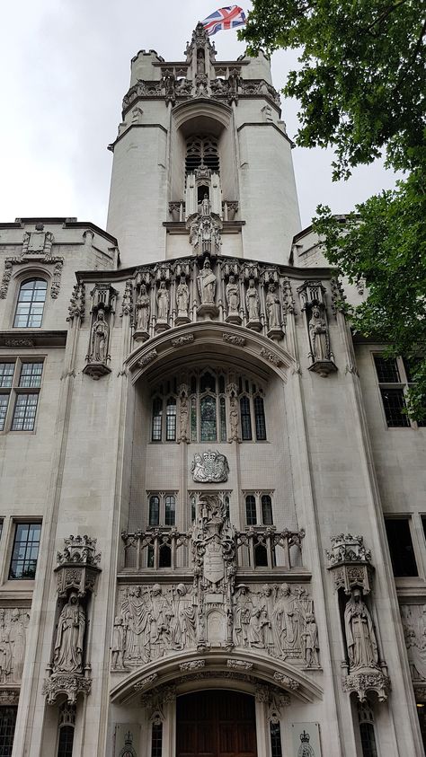 The Supreme Court Building in London. Finished in 1913, under the plans of Scottish architect James S Gibson, is described as neo-Gothic with Flemish – Burgundian references.  #londonarchitecture #gothicarchitecture #flemisharchitecture #burgundianarchitecture #supremecourt #britishsupremecourt #thisislondon #welovelondon #instalondon #visitlondon #londonhistory #londonsouvenirs #mylondonsouvenirs Baroque, London, Gothic, Tattoos, Neoclassical, Architecture, England, London Architecture, London History
