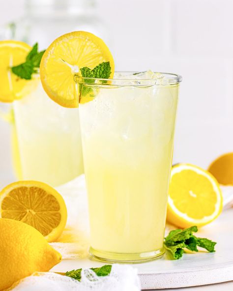 Simple Lemonade Fresco, Homemade Lemonade, Easy Lemonade Recipe, Lemonade Recipes, Lemonade, Classic Lemonade Recipe, Frozen Strawberry Lemonade, Frozen Lemonade, Refreshing Drinks