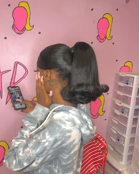 YourObsession 💎🇬🇾 on Instagram: “High ponytail With Swoop bangs By Me💎 Book Me ‼️ 💎 Booking Info In Bio Ladiess 💎💎💎#Frontal #frontalinstall #frontalsewin #frontalwig…” Ponytail Hairstyles, Instagram, Girl Hairstyles, Baddie Hairstyles, Wig Hairstyles, Weave Ponytail Hairstyles, Sleek Ponytail, Wigs, Flipped Ponytail