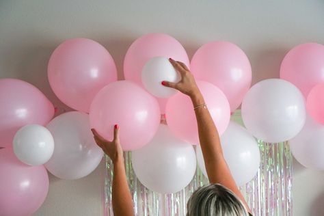 How to Make the Easiest Balloon Garland Ever! - Easy Balloon Garland DIY Tutorial - Decoration, Baby Shower Decorations, Balloon Backdrop, Balloon Garland Diy, Ballon Garland, Balloon Garland, Balloon Decorations, Balloons, Big Balloons