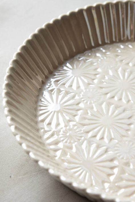 5 Pie Dishes That Stand Out in a Crowd — Faith's Daily Find 11.20.15 Dinnerware, Kitchen Dining, Kitchenware, Kitchen Items, Pie Dish, Dishes, Gadgets Kitchen Cooking, Crockery, Pottery Classes