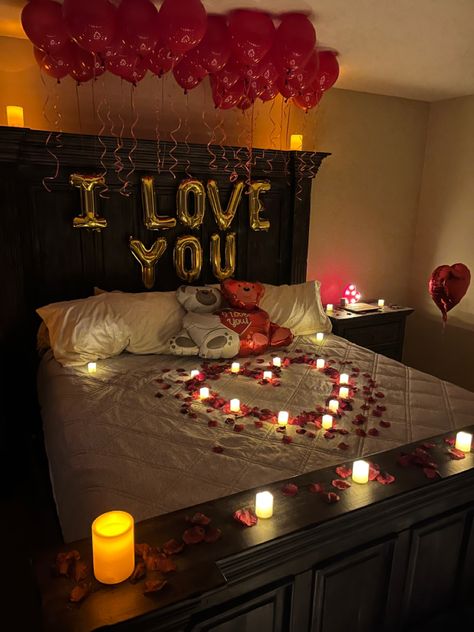 Valentines day set up❤️ Valentine's Day, Anniversary Surprise For Him, Girlfriend Gifts, Romantic Valentines Day Ideas, Valentines Date Ideas, Surprise Birthday Decorations, Romantic Gifts, Creative Gifts For Boyfriend, Valentines Bedroom