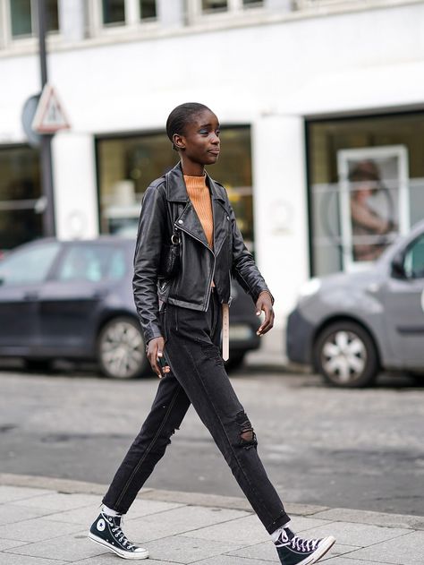 Street Style - Paris Fashion Week - Womenswear Fall/Winter 2020/2021 : Day Six Converse, Outfits, Converse Outfits, Trainers, Leather Converse, High Top Converse Outfits, Sneakers, Converse Sneakers, Sneaker