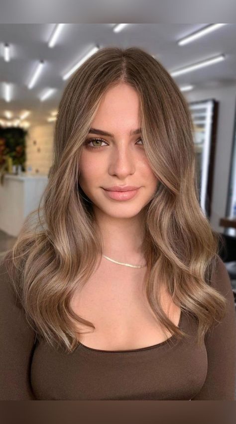 Shades of dark blonde hair can range from a dark golden tone to a cooler tone of dark ash which makes it a versatile hair color for all seasons and many skin tones. Hit the link to see pictures of this season’s best dark blonde hair colors for your inspiration! (Photo credits IG @sabri.abic) Balayage, Haar, Gaya Rambut, Rambut Dan Kecantikan, Gorgeous Hair, Hair Looks, Aesthetic Hair, Blonde Hair Inspiration, Capelli