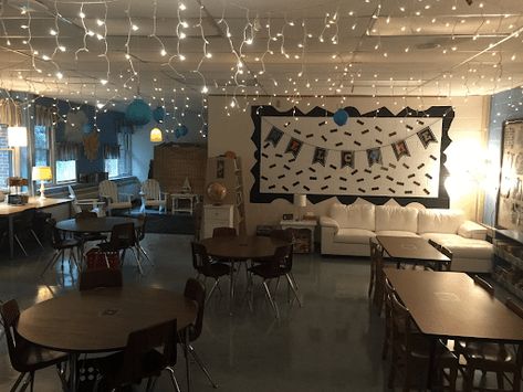 13 Calming Classroom Theme Ideas To Stop the Chaos Classroom Setup, Classroom Themes, Elementary Classroom Decor, Teacher Classroom, Classroom Goals, Elementary Classroom, Classroom Decor, Classroom Decorations, Classroom Setting