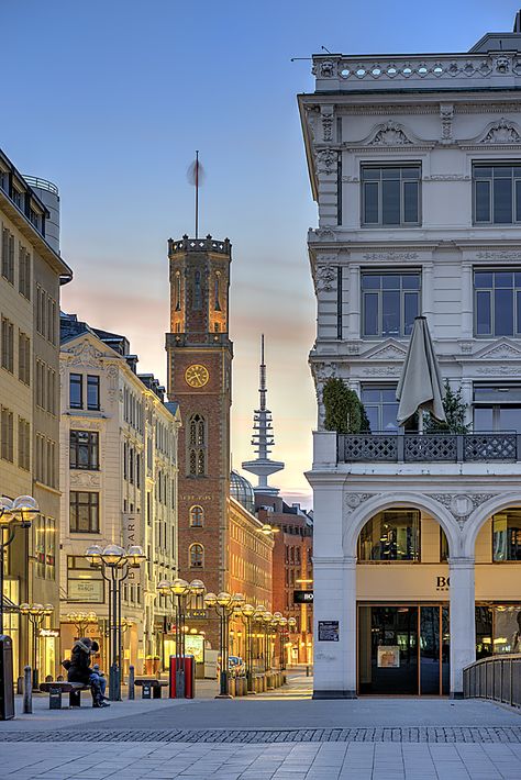 Wir zeigen Euch die große Auswahl an Hamburg-Motiven. Berlin, Munich, Hamburg, Hamburg Germany, Europe Travel, Europe, City Aesthetic, City, Best Cities