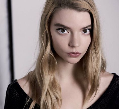 "I'm Weird-Looking": Anya Taylor-Joy Of 'The Queen's Gambit' Says She's Not Beautiful Enough To Be In Films | Bored Panda Queen, People, Portrait, Headshots, Girl, Women, Beleza, Model