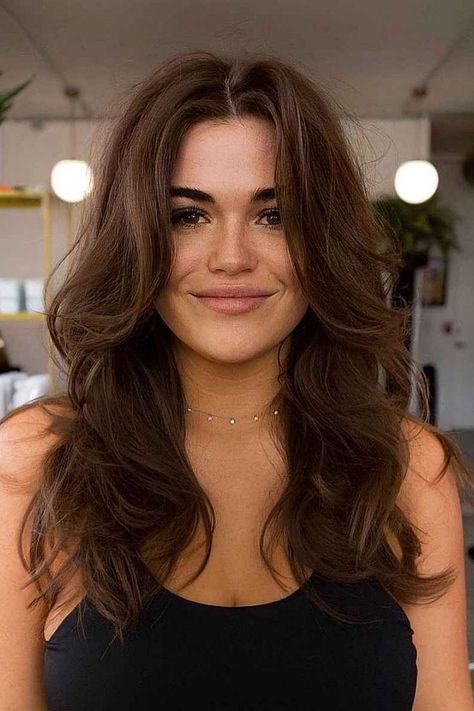 Have you been looking for gorgeous chubby face long-layered haircuts for a fresh style? We have them all for you! Like these face-framing layers. Do you need more hair inspiration like this? Tap the photo or click the link. // Photo Credit: @tyler_the_hairstylist on Instagram Layers For Medium Hair, Layers For Wavy Hair, Medium Layered Haircuts, Layers For Long Hair, Layers On Long Hair, Haircuts For Medium Length Hair, Medium Long Length Haircut With Layers, Haircut For Thick Hair, Haircuts For Medium Hair