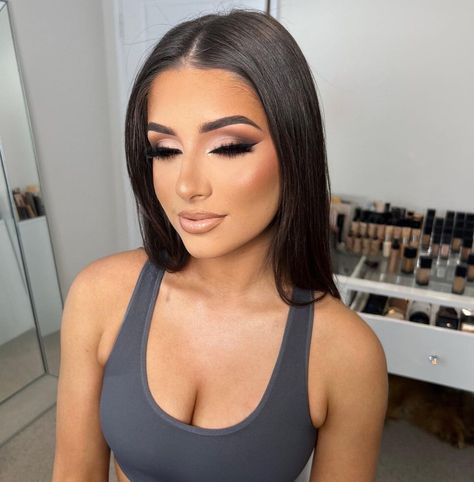 From doing her dance comp makeup when she was 16 .. now she’s 18 and all grown up 🥺 Big shout out to @laura.m.wallace and her mumma for… | Instagram Eye Make Up, Sultry Makeup, Glamour Makeup, Becky G Makeup, Glam Makeup Look, Glam Makeup, Glam Bride Makeup, Full Face Makeup, Gorgeous Makeup