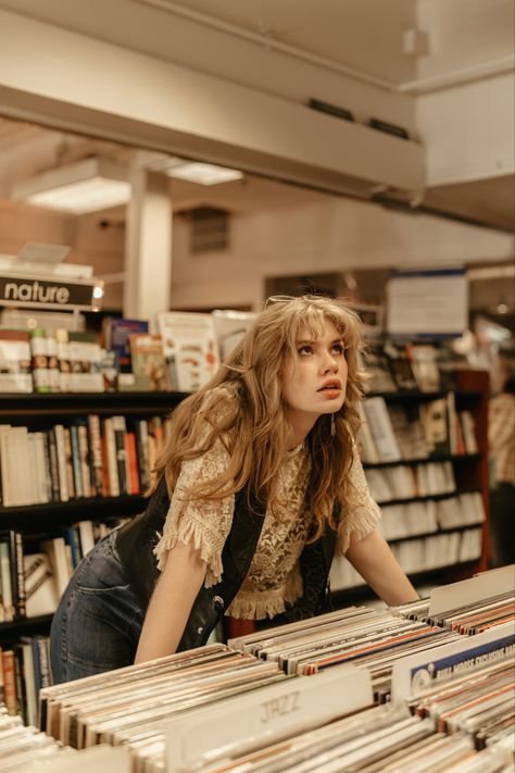 Blond Girl in a record store wearing leather vest and sunglasses 1970s vibes Portrait, Fashion, Grunge, Poses, Fotos, Reference, Senior Portrait Hair, Fotografie, Photoshoot