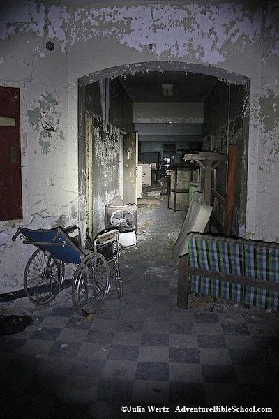 Haunted Places, Abandoned Mansions, Ruins, Haunted Asylums, Abandoned Hospital Creepy Mental Asylum, Abandoned Hospital Creepy, Abandoned Asylums Psychiatric Hospital, Old Hospital, Abandoned Asylums