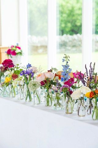 I love this! All different colors mixed together for a country wildflower feel. So laid back and easy. Pastel, Bom Dia, Casamento, Hoa, Boda, Bodas, Flores, Bloemen, Our Wedding