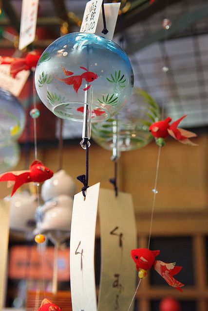 furin ( japanese wind chimes ) Diy, Lanterns, Oriental, Decoration, Wind Chimes, Japanese Wind Chimes, Windchimes, Japanese Garden, Chimes