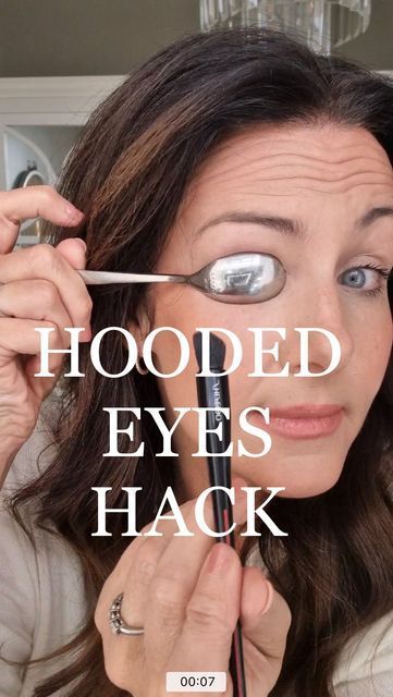 Julie Hannah on Instagram Eye Make Up, Hooded Eyes, Under Eye Concealer, Make Up Tricks, Hooded Eyelids, Hooded Eye Makeup, Hooded Eye Makeup Tutorial, Older Woman Makeup, Aging Makeup