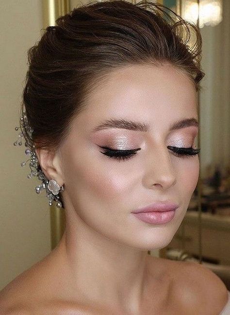 75 Wedding Makeup Ideas To Suit Every Bride - Bridal Makeup ideas , wedding makeup looks for brunettes,natural bridal makeup #weddingmakeup #makeup #prommakeup Wedding Make Up, Maquiagem, Maquillaje, Maquillaje De Ojos, Maquillaje Natural, Wedding Eye Makeup, Wedding Eyes, Wedding Makeup, Bride Makeup