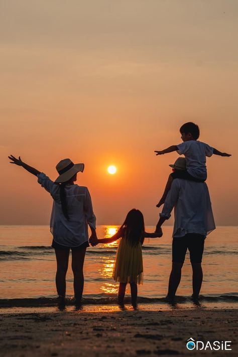 La Thaïlande est un pays parfait pour des vacances en famille et propose de nombreuses destinations adaptées aux couples avec enfants. 👨‍👩‍👦 Alors comment choisir? Cet article détaille 3 circuits familiaux, de 1, 2 et 3 semaines ! Urban, Travel, Voyage, Voyages, Playa, Beach, Famille, Beach Shoot, Family Travel