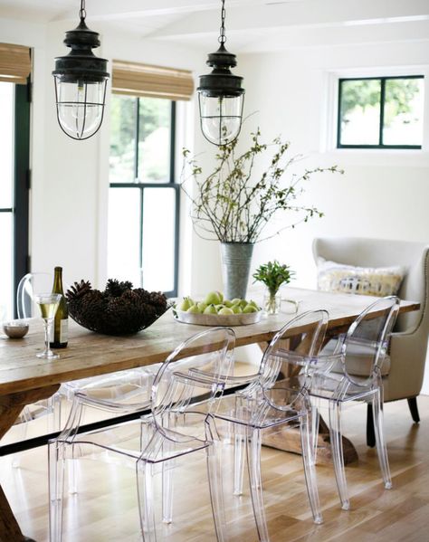 clear seating with wood table Light And Airy Spaces Without Using Mainly Shades Of White Dining Chairs, Dining Room, Dining Room Table, Dining Room Chairs, Dining Room Design, Dining Room Inspiration, Dining, Dinning Room, Dining Room Decor