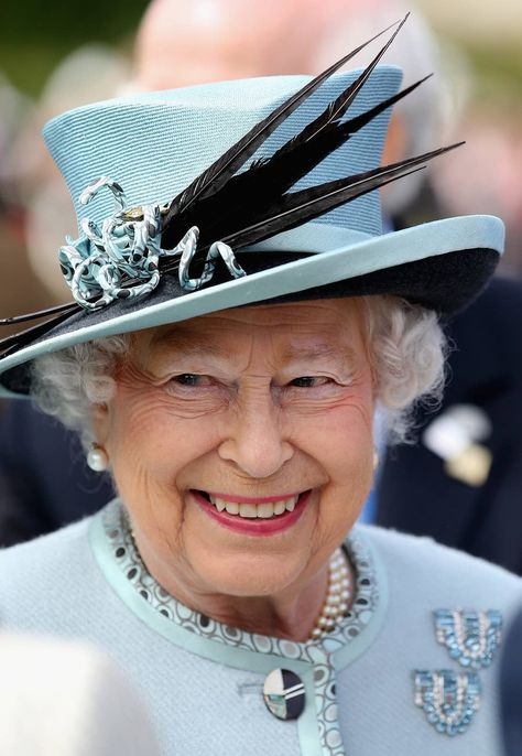 22 fois où la reine d'Angleterre a été une personne comme les autres Hats, Queen, Royal Family, Style, Prince Phillip, Reine, Hm The Queen, Royal Princess, Elizabeth