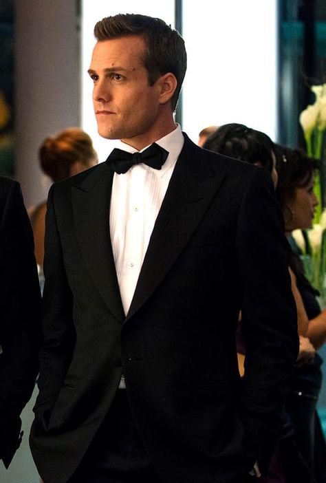 Harvey Specter: How To Dress Like The Sharpest Man On TV Suits, Tuxedo For Men, Best Dressed Man, Well Dressed Men, Tuxedo Suit, Suit Fashion, Mens Suits, Business Suit, Slim Fit Suits