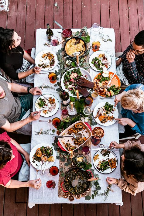 Friendsgiving: Guide to an Easy, Grateful, Green Gathering • ashcuoco Food Styling, Brunch, Friendsgiving Dinner, Friendsgiving, Christmas Dinner, Lunch, Dinner Games, Food Table, Supper