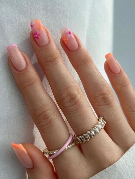 Baby pink and peach tips with flowers Ongles, Trendy Nails, Pretty Nails, Uñas Decoradas, Nail Inspo, Nails Inspiration, Swag Nails, Minimalist Nails, Cute Acrylic Nails