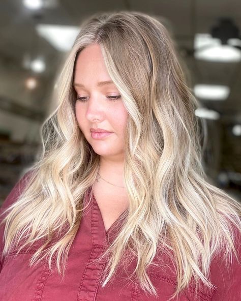 Featuring a full face frame and balayage, styled with waves to highlight the cheeks! The placement of the brighter blonde tone is perfect for round face shapes. Ombre, Tattoos, Waves, Face Framing, Face Framing Hair, Light Blonde Hair, Ash Blonde Hair, Dying My Hair, Face Frame Highlights