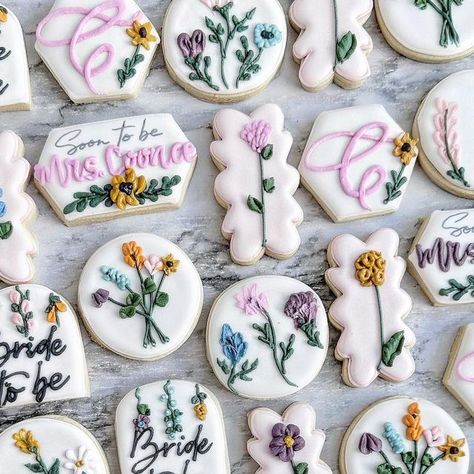 Erica on Instagram: "Lots and lots of floral mini cookies for a bridal shower with a flower bar!! #bridalshowercookies #bridalshowerideas #floralcookies #flowercookies #flowerbar #wildflowercookies #monogramcookies #bridalcookies #bridecookies #bridetobecookies #decoratedcookies #royalicingcookies #ohiocookier #ohiobakery #ohiobaker #mamamungaibakes" Cake, Bridal Shower Cookies, Wedding Shower Cookies, Bridal Shower Food, Bridal Cookies, Cakes, Mini Cookies, Bridal Shower Centerpieces, Flower Bridal Shower Theme
