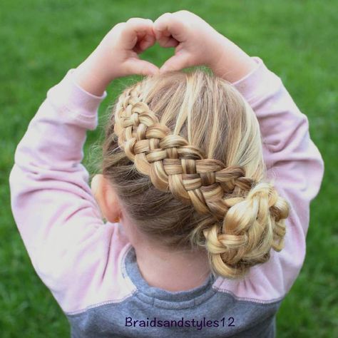 Coiffure Facile, Petite Fille, Chignon, Easy Little Girl Hairstyles, Kid Braid Styles, Cute Hairstyles For School, Cute Braided Hairstyles, Kids Hairstyles, School Hairstyles For Teens