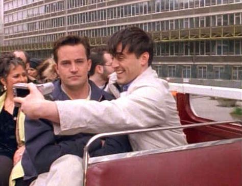 When they went to London and took selfies together. | 25 Moments When Joey And Chandler Won At Friendship Films, Comedy, Friends Tv, Fandom, London, Best Tv, Best Tv Shows, Sitcom, Film