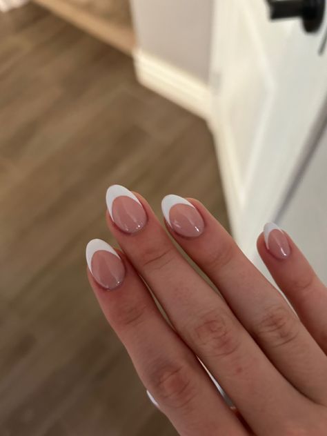 short, round, almond, white, classy, chic, elegant, basic, bubble bath, acrylic, dip, long, coffin, square, summer, winter, spring, fall, fun nails French Tips, Ongles, Casual Nails, Teen Nails, Basic Nails, Chic Nails, Short Fake Nails, Pretty Nails, Short French Nails