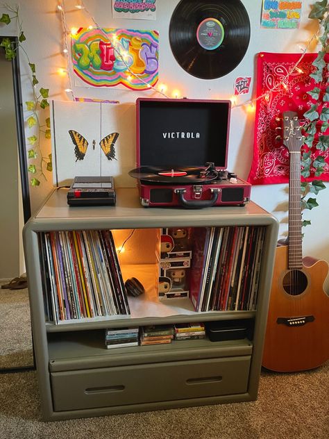 Record Players, Studio, Record Player Setup Bedroom, Vinyl Record Room, Record Player Setup, Cd Shelves, Home Music Rooms, Music Rooms, Vinyl Record Display