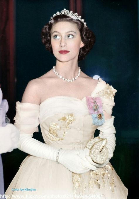 beautiful colorizations of Queen Elizabeth and Princess Margaret made by klimbims  (via royallymonroe) Queen, Lady, Beautiful, King Queen, Royal, Princess, Royal Princess, Royal Family, Diana