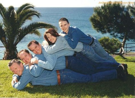 Sometimes you see a picture and you just have to ask, "What were they thinking?!" These totally embarrassing, cringeworthy pics definitel Awkward Moments, Awkward Family Portraits, Akward Family Photos, Awkward Family Pictures, Awkward Family Photos, Awkward Photos, Funny Family Photos, Funny Family Pictures, Awkward