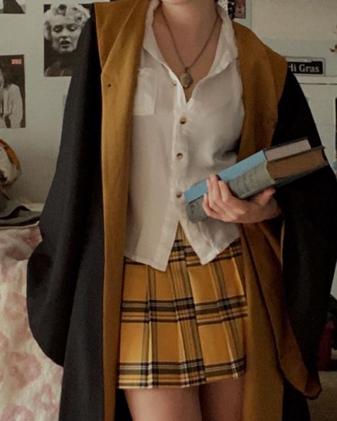 Harry Potter, Halloween, Outfits, Hufflepuff Outfit, Hufflepuff Dress, Hufflepuff Uniform, Hufflepuff Aesthetic, Hogwarts Outfit, Hufflepuff Characters