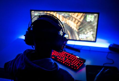 Some livestreamers make $50,000 per hour playing video games, report says - CNET Video Game, Play, Games, Youtube, Cloud Computing, Playing Video Games, Play Video Games, Video Game Designer, Video Game Addiction