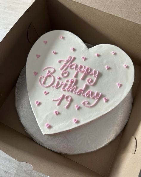 Birthday, Heart Birthday Cake, Funny Birthday Cakes, Birthday Cake, Creative Birthday Cakes, 19th Birthday Cakes, 16 Birthday Cake, Simple Birthday Cake, Sweet 16 Birthday