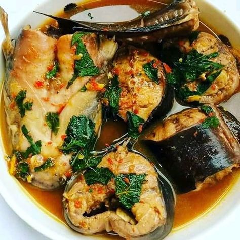 How to make sharwama Seafood, Fresh, Cooking, How To Cook Fish, Chicken Seasoning, How To Make Fish, Pepper Soup, Catfish Recipes, Stuffed Pepper Soup