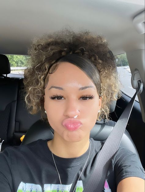 Outfits, Mixed Race Hairstyles, Ponytail Styles, Braids In The Front Natural Hair, Hair Ponytail Styles, Quick Curly Hairstyles, Swoop With Curly Hair, Slick Hairstyles, Mixed Curly Hair