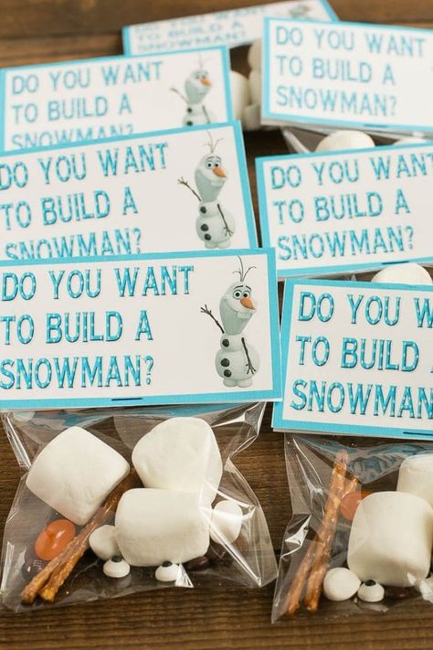 How to plan an amazing frozen birthday party without spending a ton of money. Ideas for decorations, food, activities and more! Winter Wonderland Birthday Party, Winter Onederland Party Girl, Winter Onederland Birthday Party, Frozen Theme Party, Winter Wonderland Birthday, Frozen Party Invitations, Frozen Themed Birthday Party, Frozen Party, Winter Birthday Parties