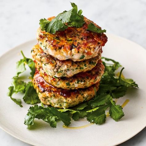 Jamie Oliver's Quick Asian Fishcakes Jamie Oliver, Seafood Recipes, Healthy Recipes, Salmon, Dinner Recipes, Recipes, Jamie Oliver Recipes, Cooking Recipes, Jamie Oliver 5 Ingredients