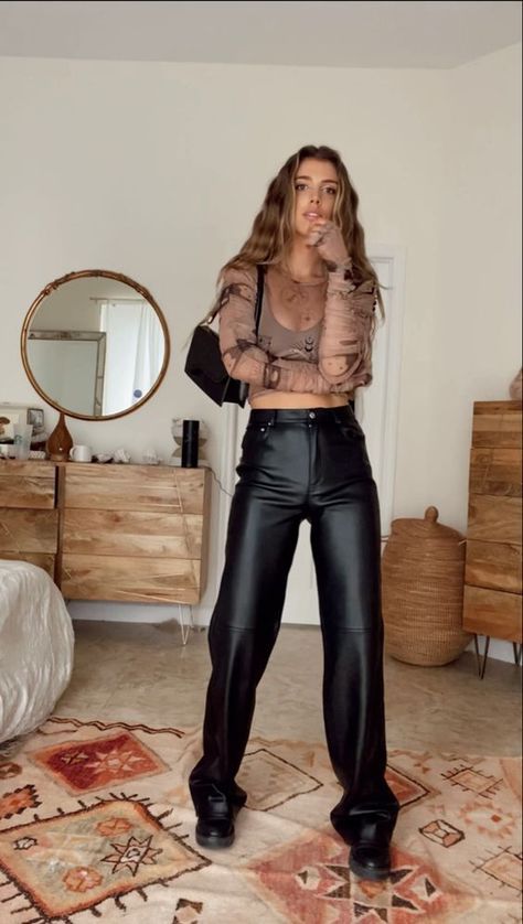 Outfits, Winter Outfits, Leather Trousers, Leather Pants Outfit Going Out, Leather Pants Outfit, Black Leather Pants Outfit, Leather Pants Women, Outfits With Leggings, Leather Pants Style