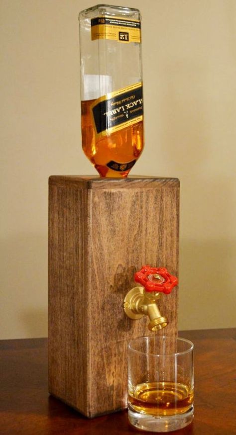 Whisky Dispenser! Woodworking Projects, Woodworking Shop, Woodworking Crafts, Liquor Dispenser, Whiskey Dispenser, Woodworking Furniture, Wood Projects That Sell, Diy Woodworking, Teds Woodworking