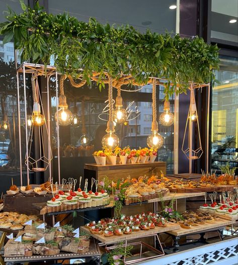 Brunch, Appetizer Table Display, Party Food Buffet, Wedding Catering Buffet, Wedding Food Stations, Catering Buffet, Catering Food Displays, Buffet Wedding Table Setting, Catering Table