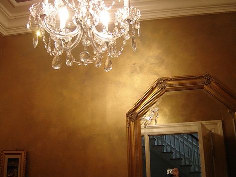 soft metallic gold powder room walls Lights, Decoration, Dramatic Powder Room, Powder Room, Bedroom Ceiling Light, Antique Wall Paint, Gold Painted Walls, Gold Ceiling, Gold Rooms