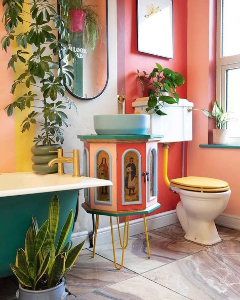 From colorful rugs and patterned towels to plants and wall hangings, these boho bathroom decor ideas will definitely give your space some personality. Perfect for small bathrooms and apartment bathrooms, these bohemian bathroom decorating ideas will make your space feel warm, inviting, and totally unique. #bohochic #aparmentdecor #smallbathroom #bohobathroom Decoration, Ideas, Décor, Interior, Design, Home, Dekorasyon, Decor, Colourful Bathroom